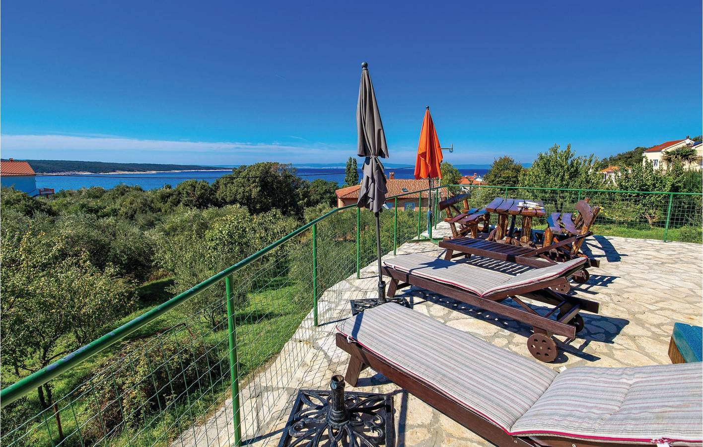 Ganze Ferienwohnung, Ferienwohnung für 4 Personen mit Terrasse in Supetarska Draga, Rab