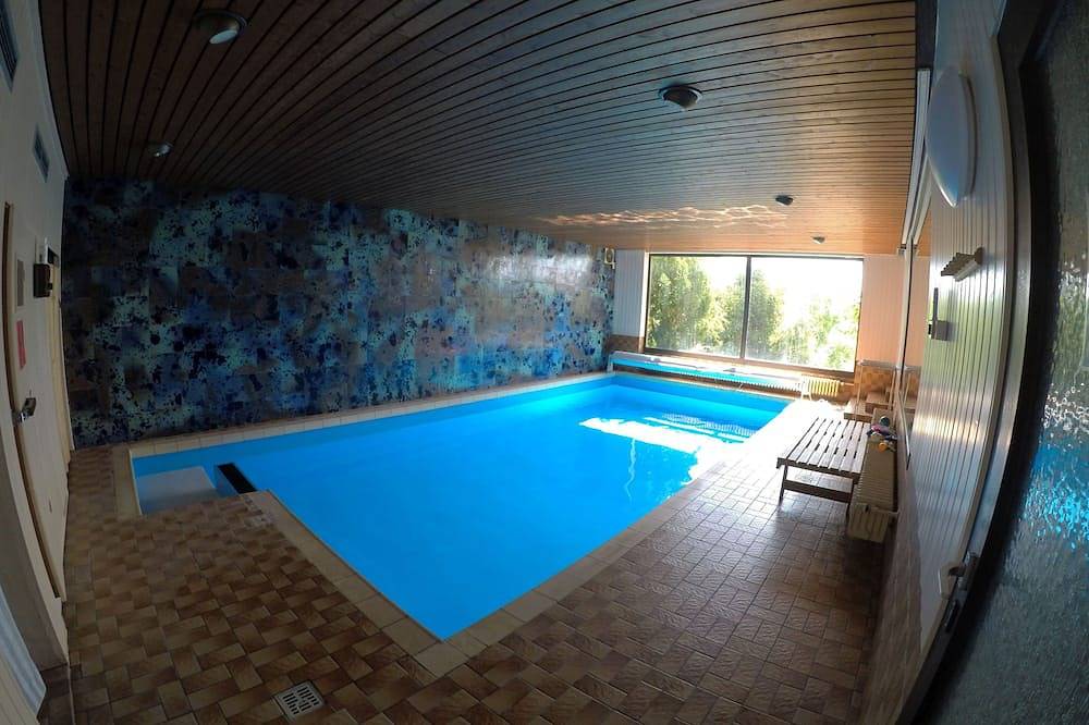 Großes Ferienhaus mit Pool und Sauna für 8(-10) Personen im mittleren Fuldatal in Morschen, Schwalm-Eder-Kreis
