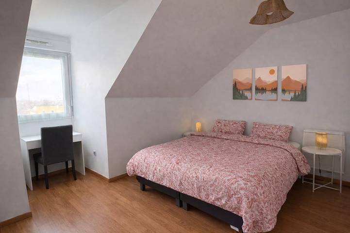 Ganze Wohnung, Großzügiges Duplex für 8 Personen, 2 Badezimmer, nahe Disneyland und Paris in Champs-sur-Marne, Seine-et-Marne