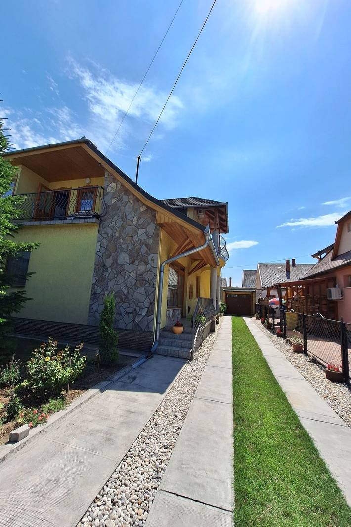 Ferienwohnung für 4 Personen, mit Terrasse und Garten in Balatonboglar
