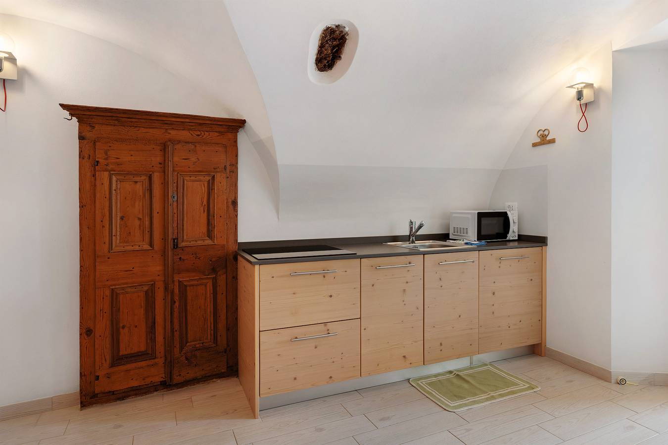 Entire apartment, Apartment 'Logge Dei Paroloti Agnese' with Mountain View, Shared Terrace and Wi-Fi in Dorsino, Brenta group