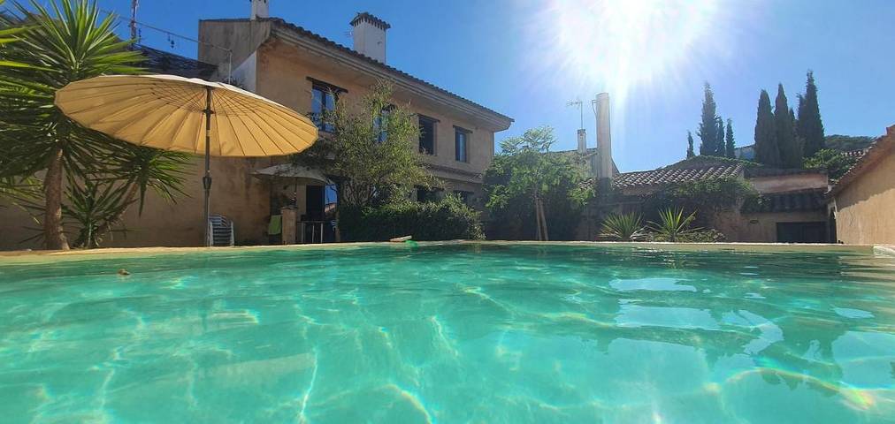Casa rural para 17 personas, con Terraza y Jardín además de Piscina para niños y Piscina en Cortelazor