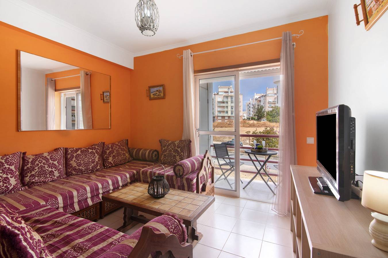 Apartamento inteiro, Apartamento 'Apartamento De La Praia' com Terraço Privado, Varanda e Wi-Fi in Armação de Pêra (costa), Armação de Pêra