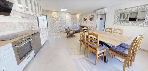 Gîte pour 12 personnes, avec terrasse, animaux acceptés à Rodilhan