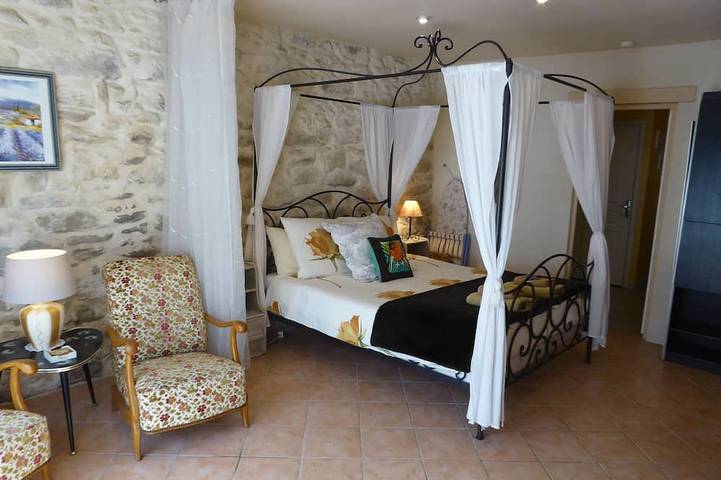 Ferienwohnung für 2 Personen, mit Terrasse und Garten sowie Pool, mit Haustier - 1