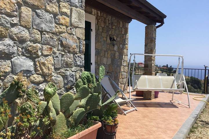Ferienwohnung für 5 Personen, mit Garten und Whirlpool in Bordighera