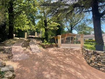 Location de vacances pour 6 personnes, avec jardin et vue à La Vacquerie-et-Saint-Martin-de-Castries