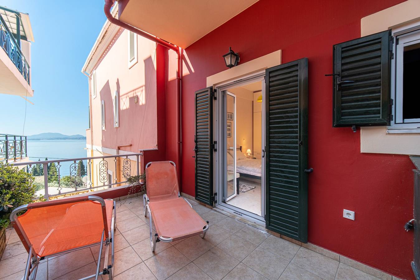 Holiday Home 'Villa Marina' with Private Terrace, Wi-Fi and Air Conditioning in Μπαρμπάτι, Κέρκυρα