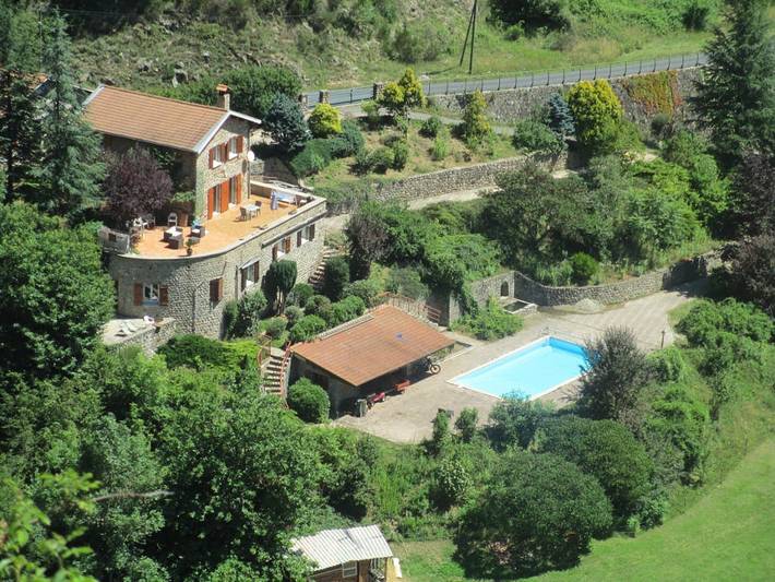 Chambre d’hôte pour 2 personnes, avec jardin et piscine dans Belsentes