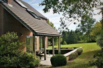 Cottage pour 12 personnes, avec jardin et terrasse dans Bourseigne-Vieille