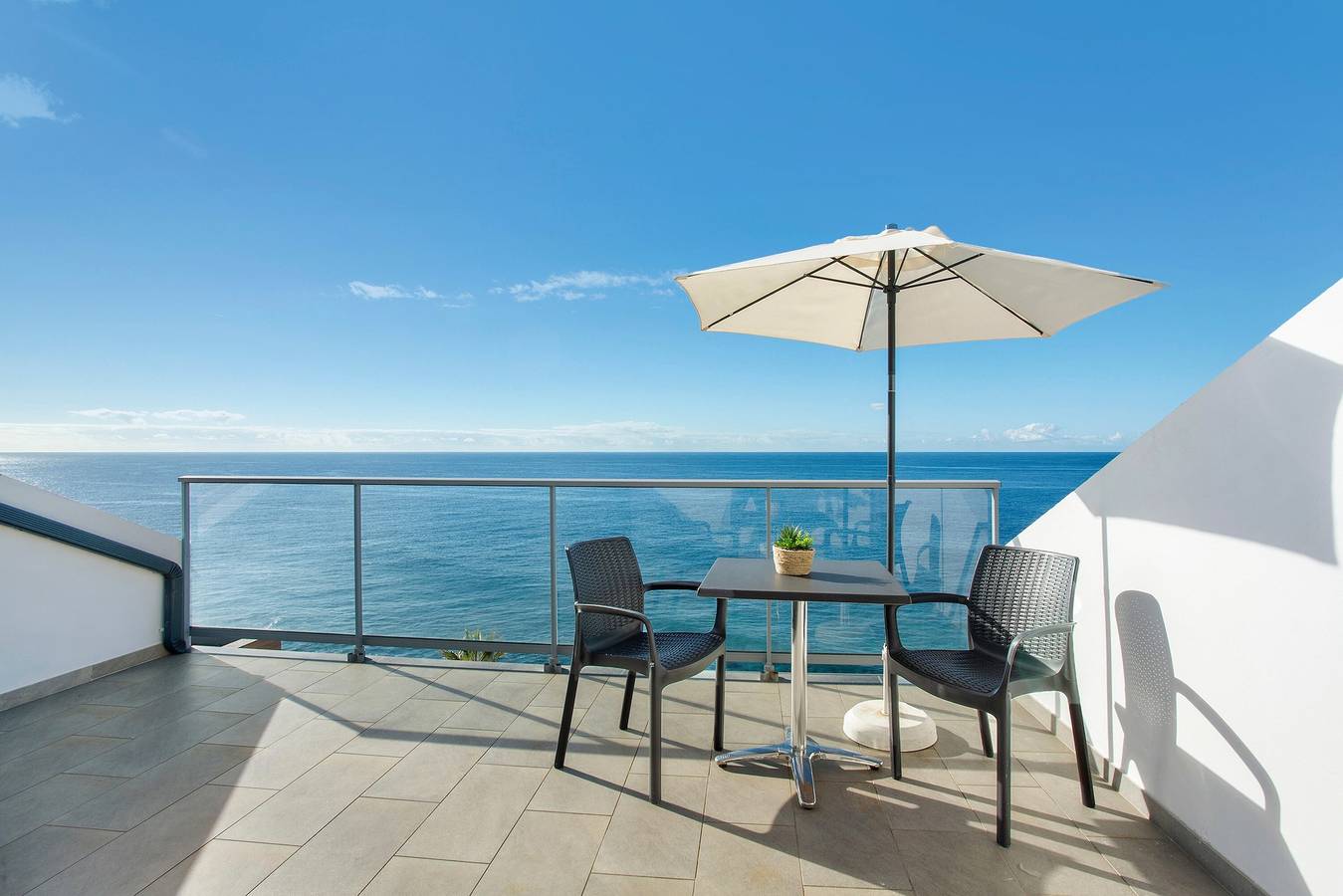 Entire apartment, Apartment 'The Wave House  - Oceanfront' with Sea View, Wi-Fi and Air Conditioning in Jardim do Mar, Madeira