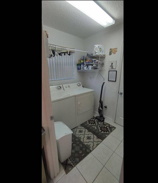 Free Golf Cart! Fabulous Location! Classy Decor! Pet-friendly! in The Villages, Sumter County