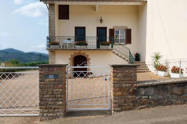 Gîte pour 6 personnes, avec jardin à Serrières