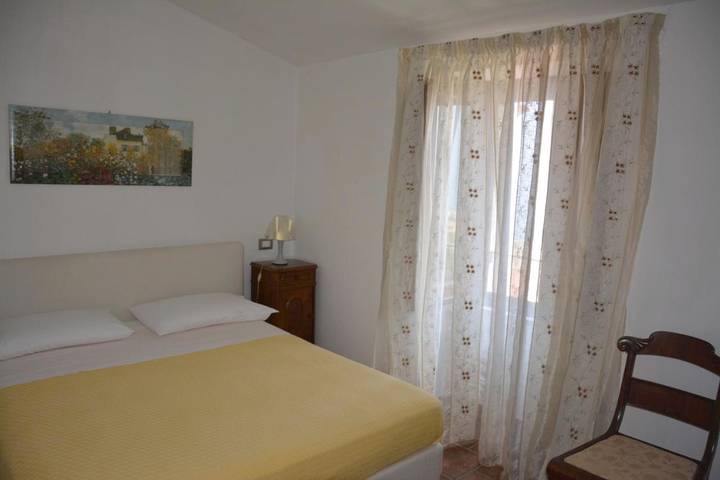 Location de vacances pour 3 personnes, avec terrasse à Paola - 4