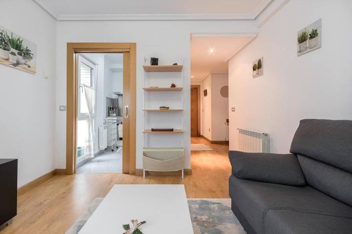 Apartamento para 4 personas, con vistas además de terraza y jardín en Pravia
