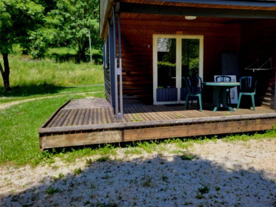 Camping Le Moulin du Teinturier - Chalet 4 personas - Chalet 2 habitaciones 4 personas 35m2 Pmr in Saint-Martin-Valmeroux, Parque Natural Regional Volcans d'Auvergne