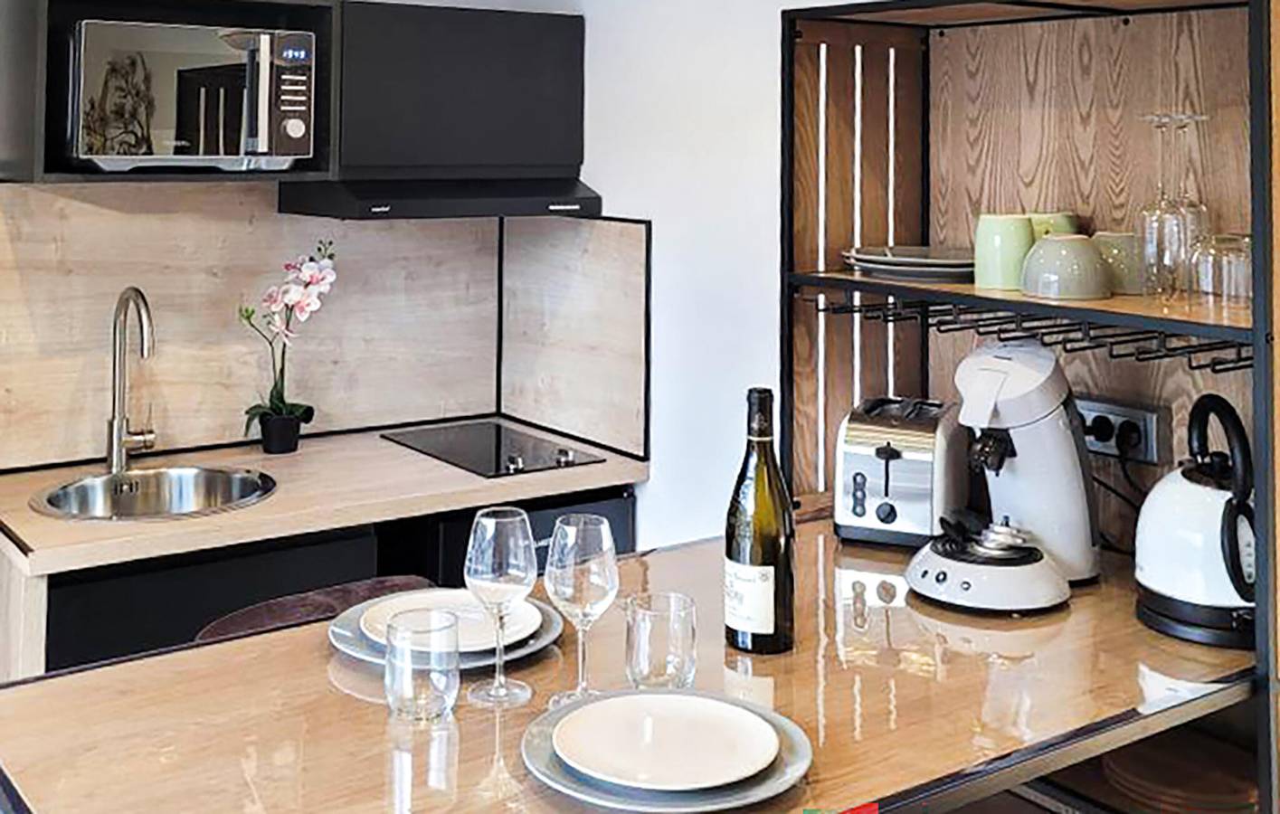 Charmant appartement avec piscine, Wi-Fi et parking près de Saint-Saturnin-lès-Avignon in Jonquerettes, Vaucluse