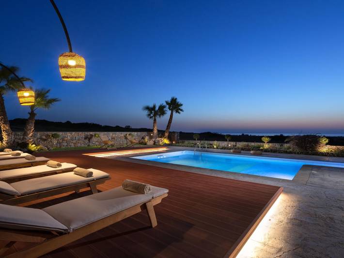Ferienhaus für 7 Personen, mit Balkon und Terrasse sowie Garten und Pool in Lachania