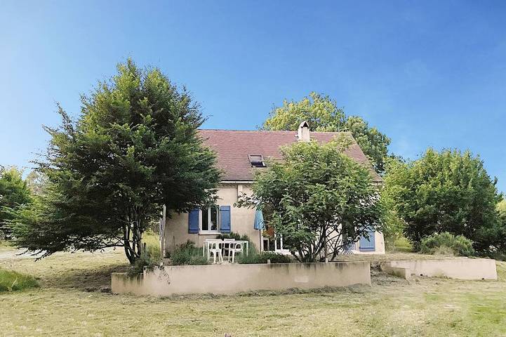 Gîte pour 5 personnes, avec jardin à Sergeac