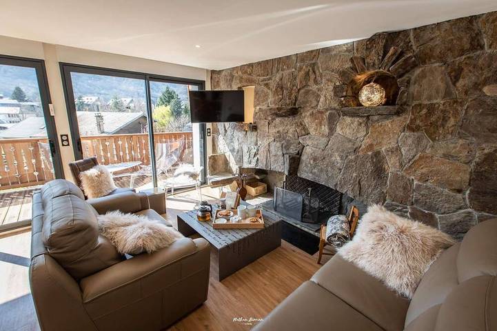 Chalet pour 25 personnes, avec balcon ainsi que jacuzzi et jardin à Saint-Lary