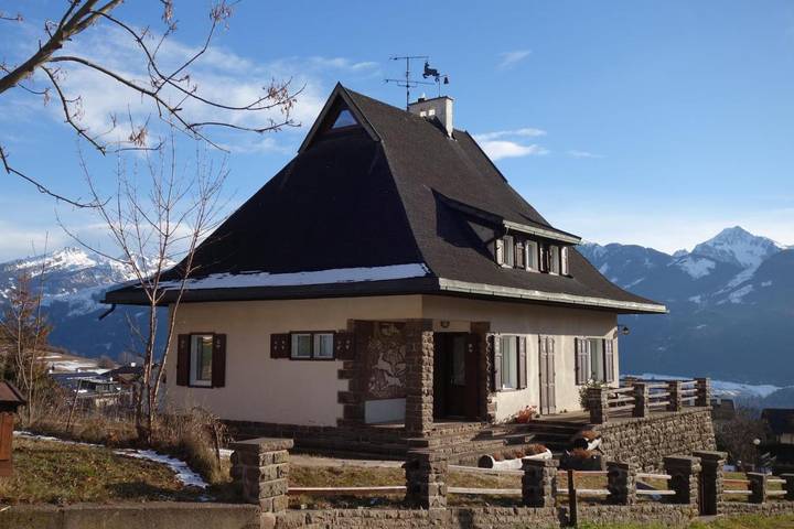 Location de vacances pour 11 personnes, avec Terrasse ainsi que Jardin et Vue dans Varena