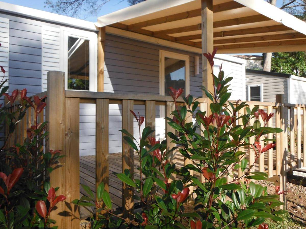 Two-Bedroom Mobile Home - Venus in Boulouris, Saint-Raphaël