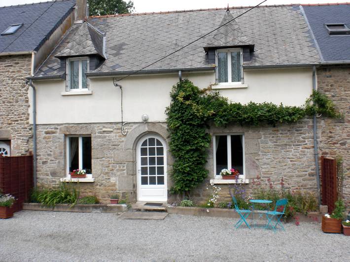 Gîte pour 6 personnes, avec terrasse et jardin, animaux acceptés à Ménéac