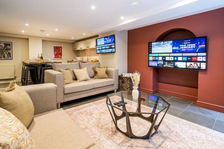 Glamping for 12 people in Shrewsbury