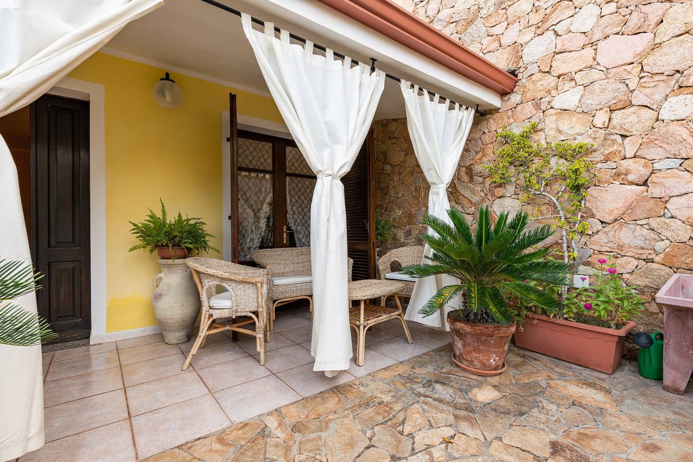 Apartamento tranquilo "Chia Grande" cerca de la playa, con vistas al mar y jardín in Chia, Domus De Maria