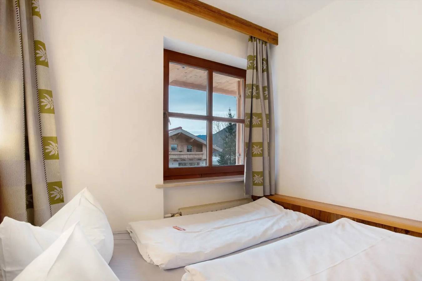 Ganze Wohnung, Ferienwohnung 'Panorama - Appartement 2' mit Bergblick, privater Balkon und geteilter Sauna in Reit im Winkl, Bayerische Alpen