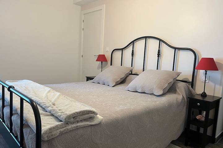 Appartement entier, Charmant T3 avec piscine et parking dans maison basque in Ciboure, Région de Bayonne