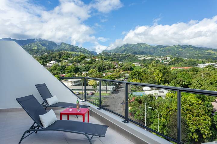 Appartement entier, Atea Pearl – Vue Diadème, terrasse & parking in Pirae, Tahiti
