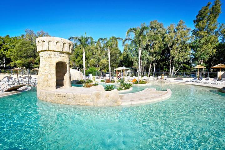 Camping für 5 Personen, mit Terrasse und Garten sowie Kinderpool und Pool in Calvi - 3