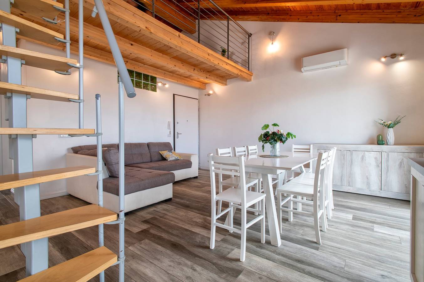 Ganze Wohnung, Ferienwohnung 'Le Palme's' mit Balkon, Wlan und Klimaanlage in Trinità d'Agultu e Vignola und Umgebung, Olbia-Tempio