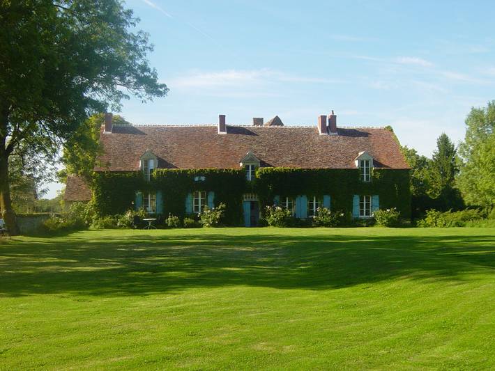 Chambre avec petit déjeuner pour 2 personnes, avec piscine et jardin dans le Cher