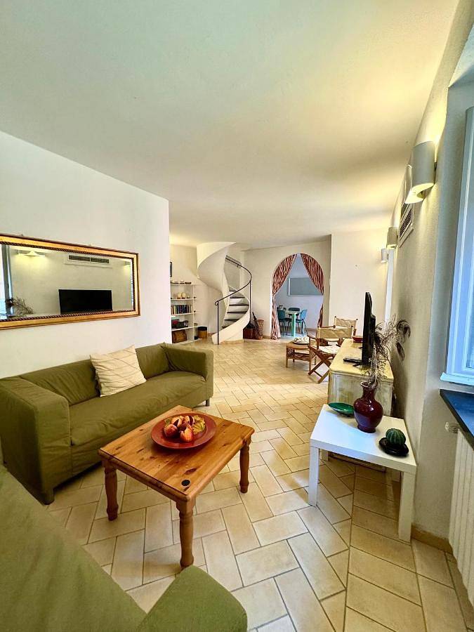 Gîte pour 4 personnes, avec terrasse et jardin dans Paraggi - 3