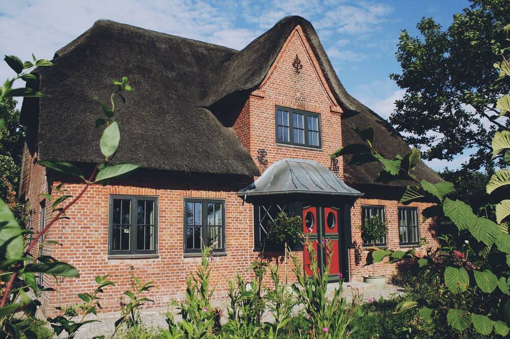 5* Reetdachhaus Ziegelmacher - Vörn 6600qm Naturgarten mit Teich und Außensauna in Rodenäs, Nordfriesland