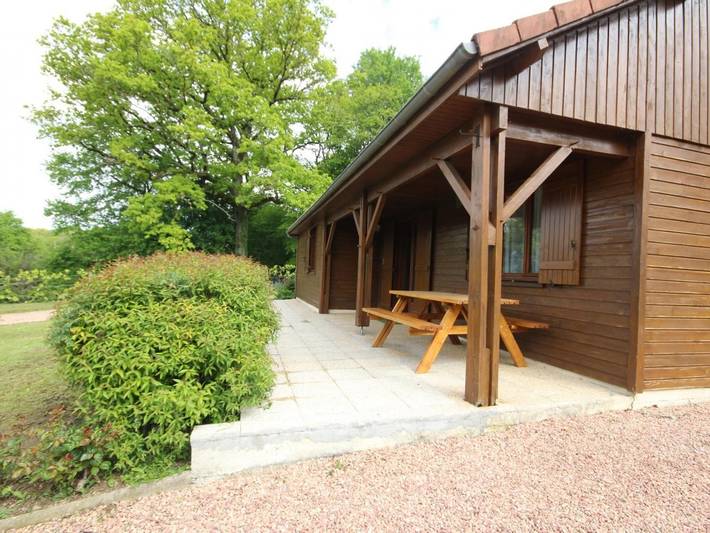 Chalet am Wasser, alles inklusive in La Collancelle, Nièvre