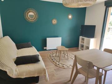 Gîte pour 4 personnes, avec terrasse ainsi que vue et jardin à Saint-Georges-de-Luzençon