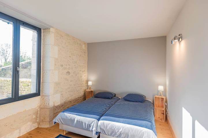 Location de vacances pour 7 personnes, avec jardin et terrasse à Champagne-et-Fontaine - 3