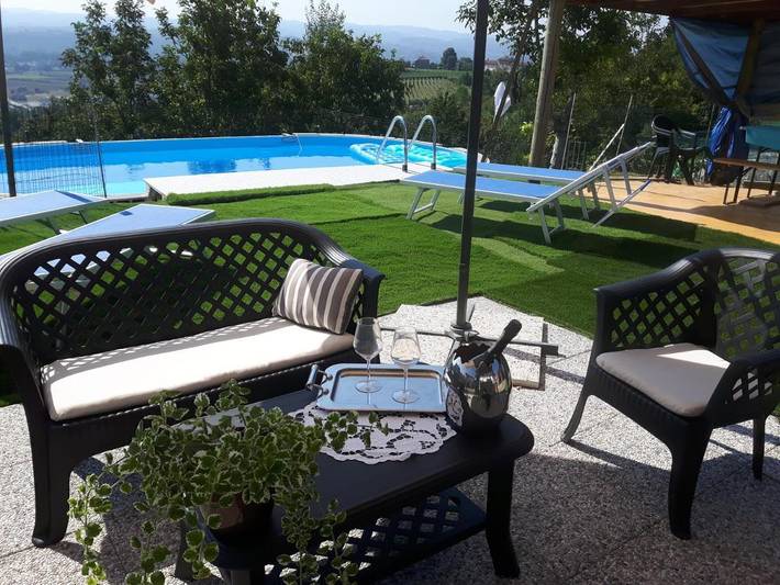 Location de vacances pour 2 personnes, avec Terrasse et Jardin ainsi que Piscine et Vue à Govone - 3