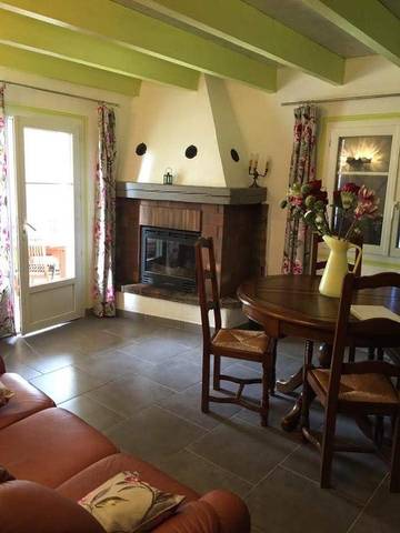 Gîte pour 4 personnes, avec terrasse et jardin à Valderoure