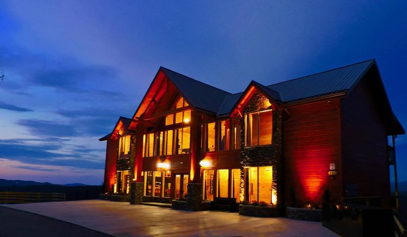 Villa for 34 people, with pool and balcony, kid friendly in the USA