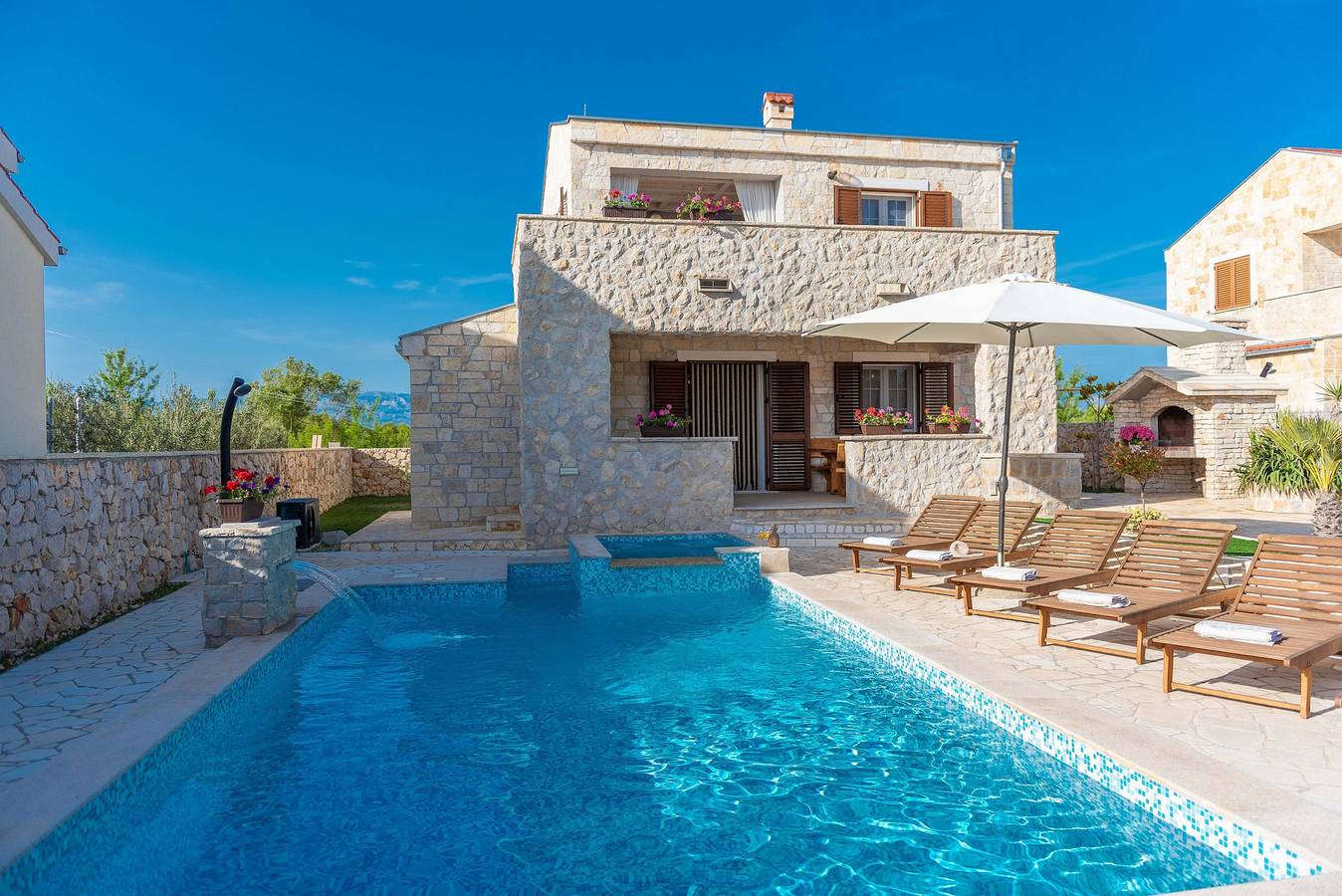 Villa Edena mit beheiztem Pool in Privlaka, Zadar