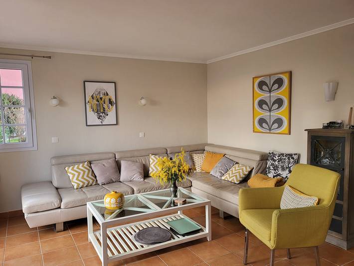 Appartement de vacances pour 7 personnes, avec vue sur le lac et jardin ainsi que terrasse et piscine, animaux acceptés