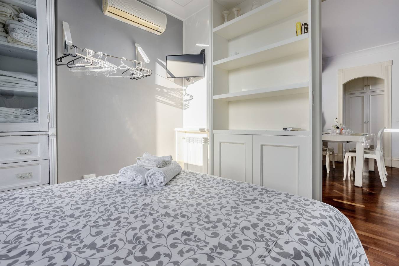 Casa vacacional "Villa Degli Ulivi Flora" con jardín privado y Wi-Fi in Playa Mondello, Palermo