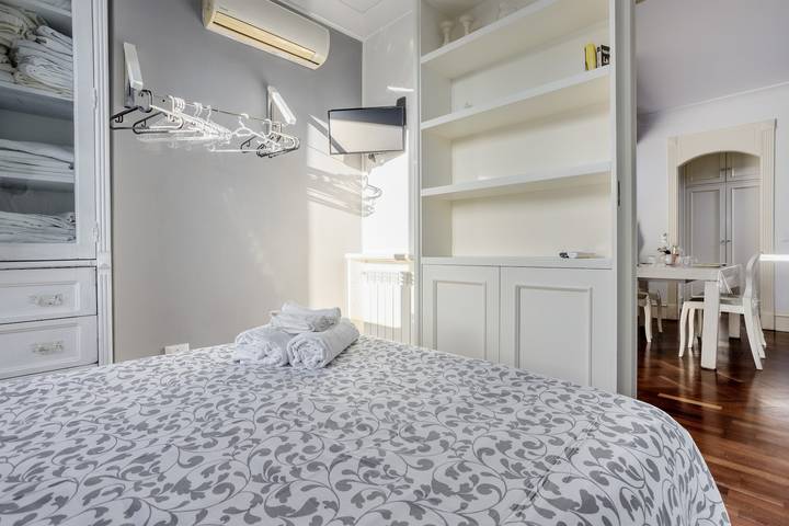 Casa vacacional "Villa Degli Ulivi Flora" con jardín privado y Wi-Fi in Mondello, Palermo