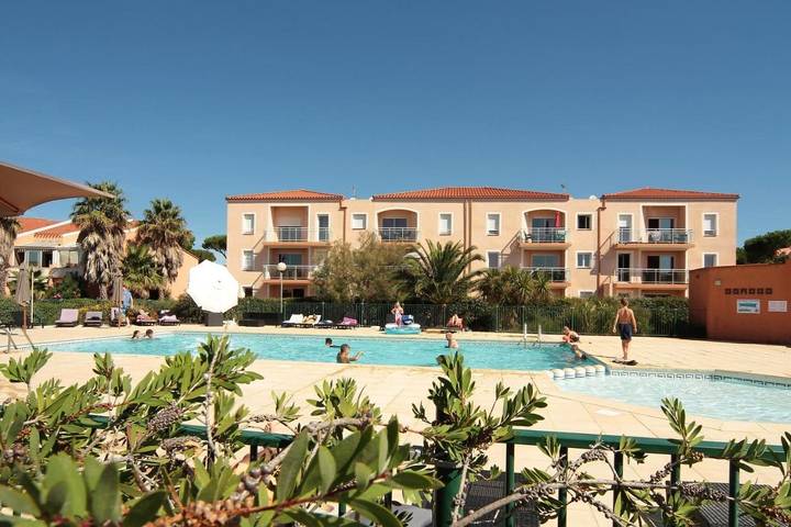 Appart’hôtel pour 4 personnes, avec Balcon et Terrasse ainsi que Jardin et Piscine