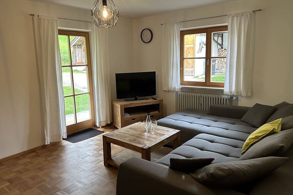 Ganze Wohnung, Ferienwohnung- 2 Personen, 80qm, 1 Schlafzimmer, Balkon,  Wlan in Schleching, Bayerische Alpen