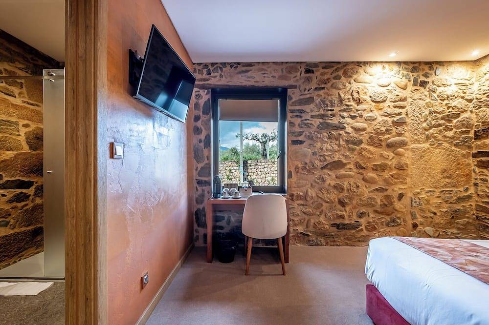 Cherry Room - Superior Double Room (reduced mobility) in Paul (Covilhã), Aldeias de Xisto